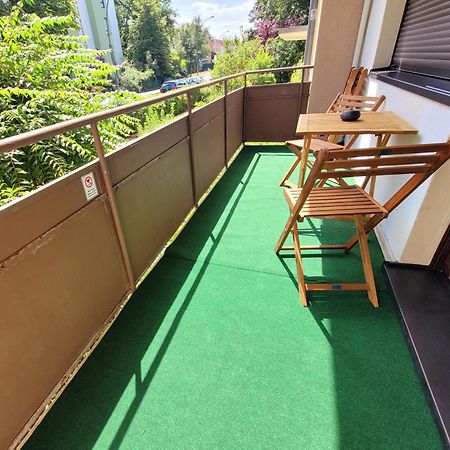 Duplex Apartment Ullstein- 4 Bedrooms, 2 Bathrooms, Living Room, 2 Parking Spaces, Boxspringbeds, Family & Business Apartment! Berlino Esterno foto