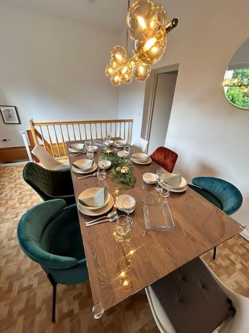 Duplex Apartment Ullstein- 4 Bedrooms, 2 Bathrooms, Living Room, 2 Parking Spaces, Boxspringbeds, Family & Business Apartment! Berlino Esterno foto