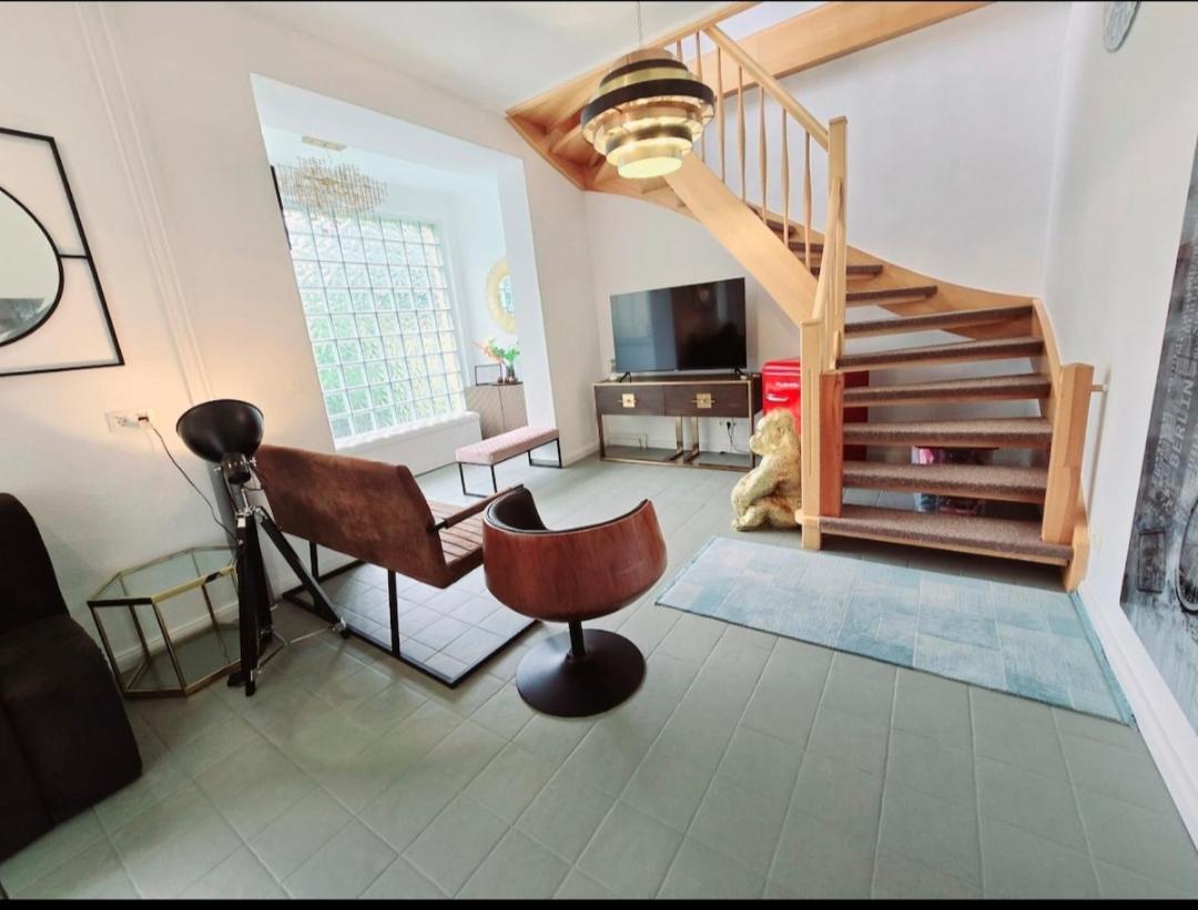 Duplex Apartment Ullstein- 4 Bedrooms, 2 Bathrooms, Living Room, 2 Parking Spaces, Boxspringbeds, Family & Business Apartment! Berlino Esterno foto
