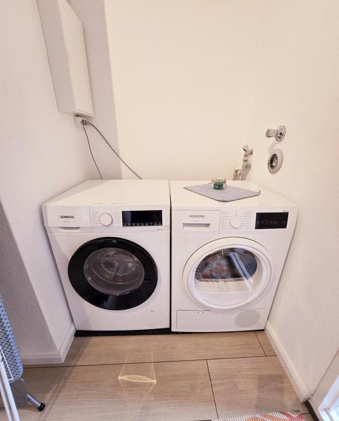Duplex Apartment Ullstein- 4 Bedrooms, 2 Bathrooms, Living Room, 2 Parking Spaces, Boxspringbeds, Family & Business Apartment! Berlino Esterno foto