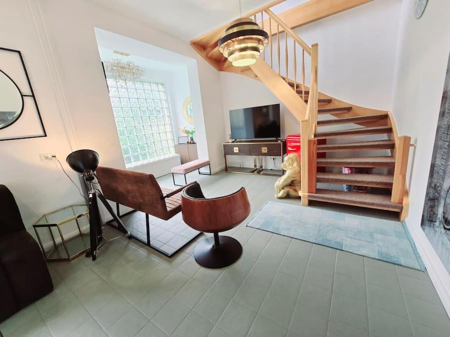 Duplex Apartment Ullstein- 4 Bedrooms, 2 Bathrooms, Living Room, 2 Parking Spaces, Boxspringbeds, Family & Business Apartment! Berlino Esterno foto